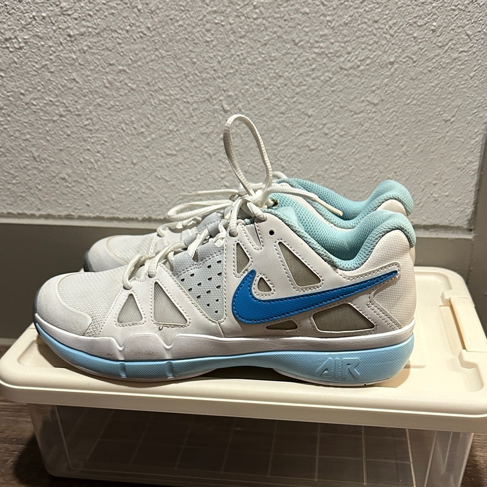 Nike White and Blue Tennis Shoes Vapor Advantage